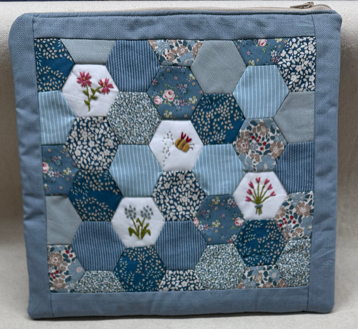 Bee Hexi Zippered Pouch pattern and template