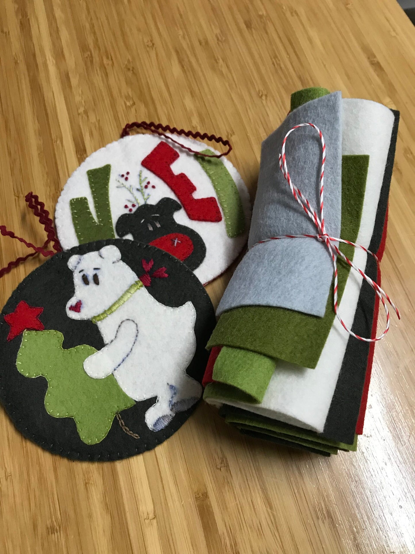 Snowball ornaments wool felt and pattern