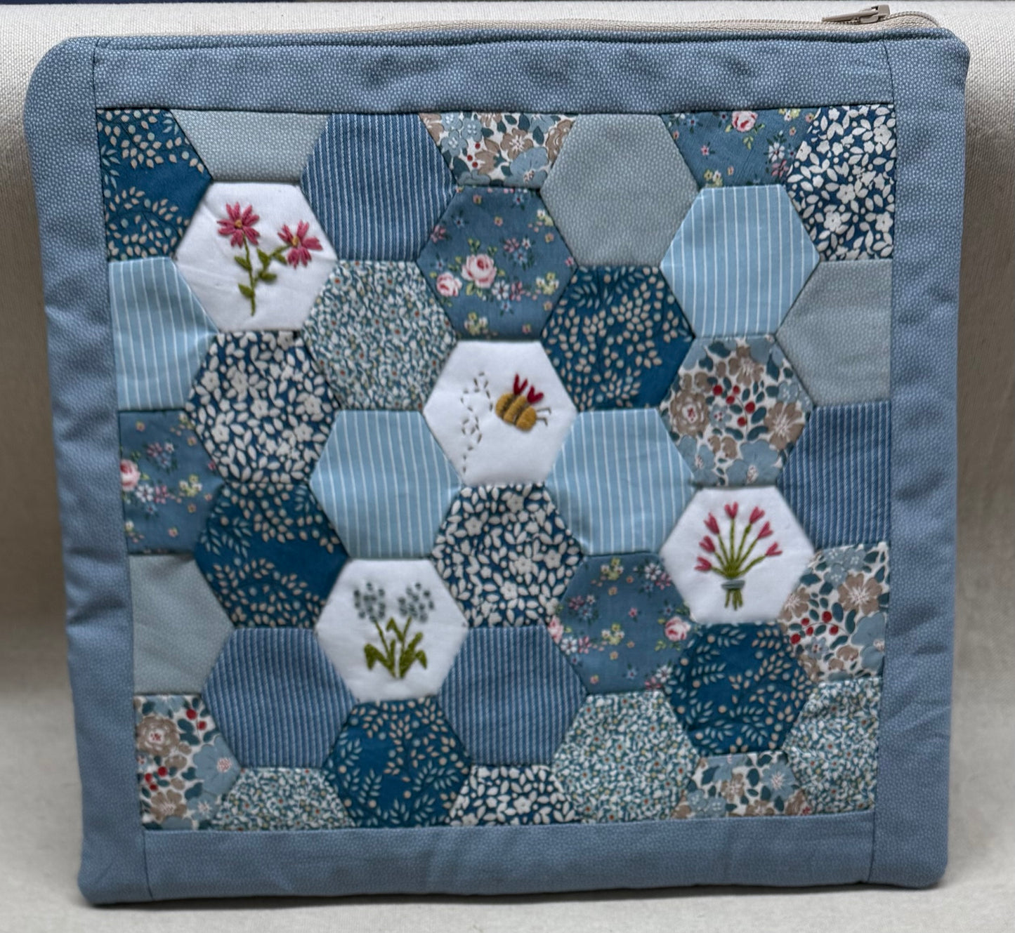 Bee Hexi Zippered Pouch kit