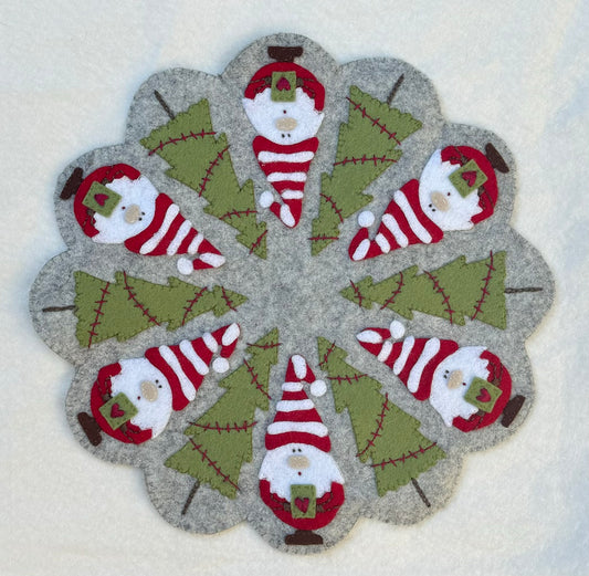 Woodland Gnomes Candle Mat pattern