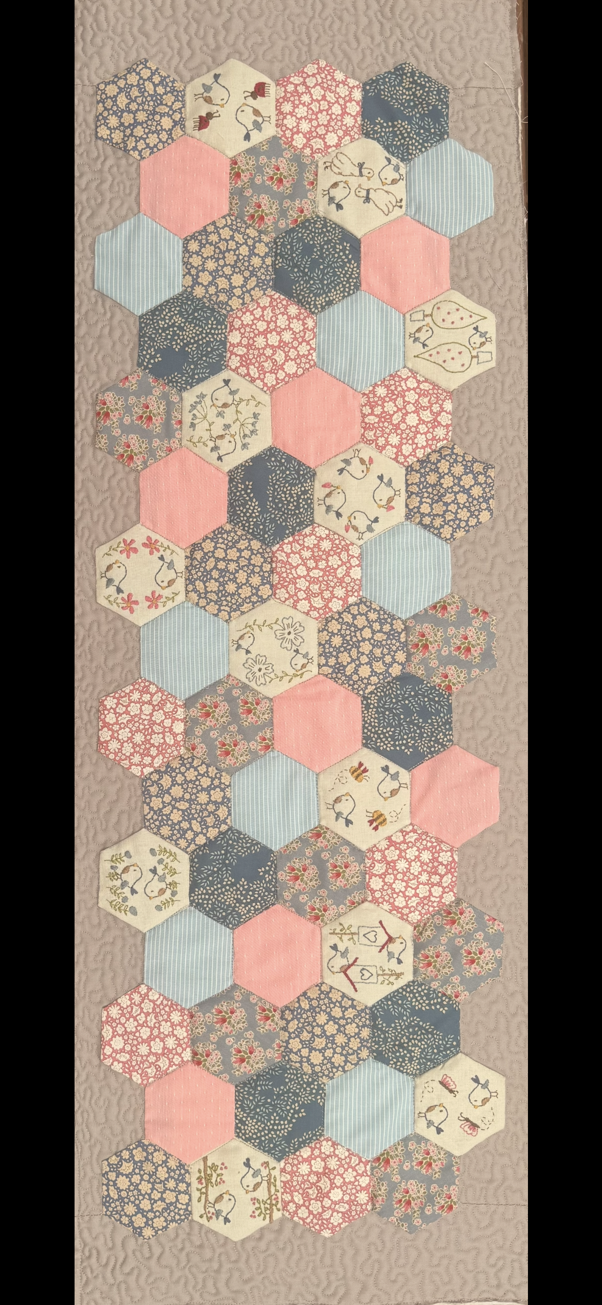 Little Bluebird Hexagons Table runner pattern